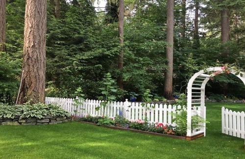 Artondale Cottage | Gig Harbor- Traveling Nurses welcomed Special Rates Applied >Beekeepers Cottage