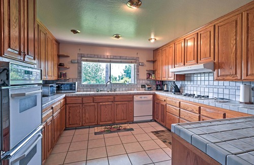 Gilroy House | Gilroy Home w/Deck on 20 Acres, 7 Mi to Downtown!