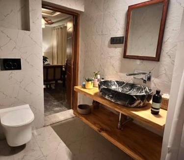 Shivalik Nagar Apartment | Gita Bhawan - Elegant Escape