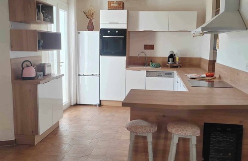 Saint-Julien-de-Peyrolas House | Gite Avec vue sur le Mont-ventoux