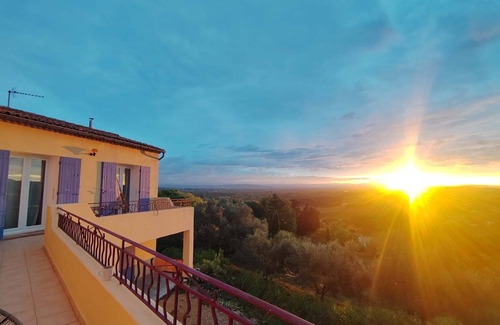 Saint-Julien-de-Peyrolas House | Gite Avec vue sur le Mont-ventoux