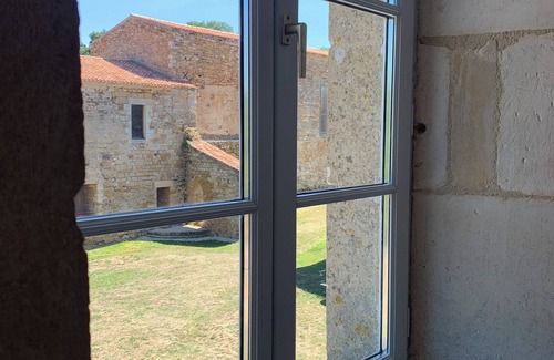 Bournezeau House | GITE A L'ABBAYE