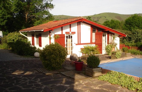 Osses Cottage | Gîte, Charm and calm for this independent gite ideal for hikers;