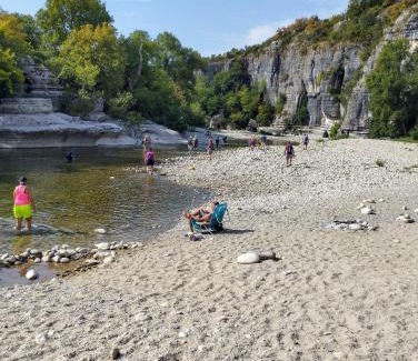 Joyeuse House | gite dans une maison en rez-de-chaussée avec piscine
