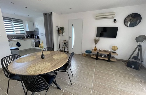 Septfonds House | Gîte De La Fontaine with Jacuzzi, Just Steps from the Village