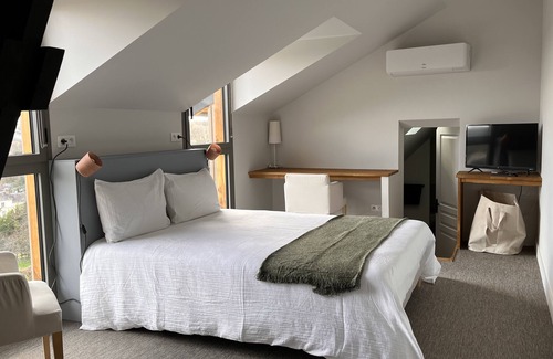 Le Grand-Pressigny Bed & Breakfast | Gite de Village 12 Pers Avec Piscine