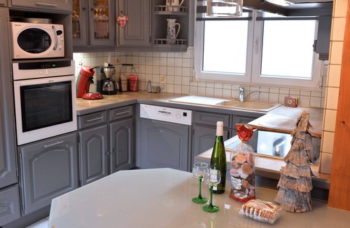 Eguisheim Apartment | Gite Edelweiss with terrace and parking in the heart of Eguisheim, 10km from Colmar