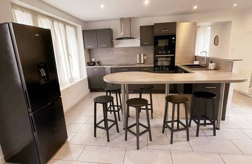 Troarn Cottage | Gîte-Family-Ensuite with Bath-Garden view