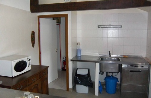 Saint-Romain-et-Saint-Clement Cottage | Gite in a mill overlooking the river surrounded by greenery