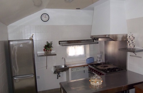 Saint-Romain-et-Saint-Clement Cottage | Gite in a mill overlooking the river surrounded by greenery