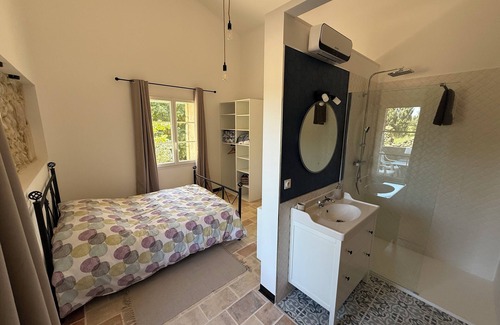 Lamotte-du-Rhone Other | Gite in Provencal country house