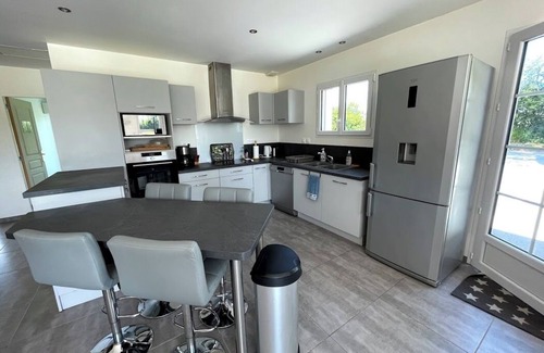 Le Bourdet House | Gîte in the Marais Poitevin for 8 people, 4 bedrooms with private bathroom