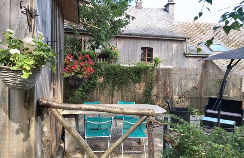 Vaux-sur-Sure Apartment | Gîte Les 7 Frênes-The warmth of wood and stone for an authentic stay