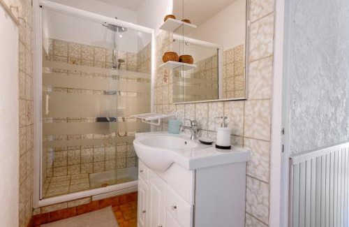 Merindol-les-Oliviers House | Gite Les Aiguillans