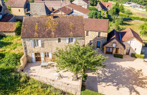 Marquay House | Gite, rooms, chalets on an estate of 2 hectares with heated swimming pool