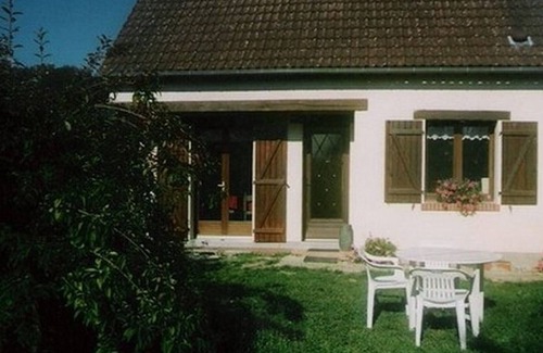 Saint-Denis-de-l'Hotel House | Gite Saint-Denis-de-l'Hôtel, 2 bedrooms, 5 persons