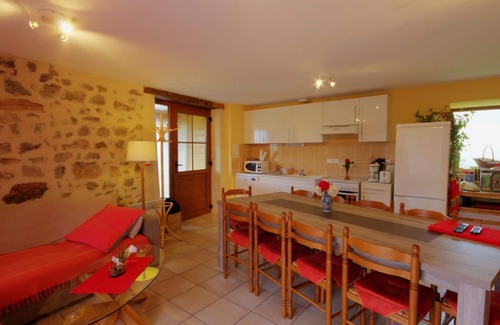 Saint-Cyr-de-Valorges Cottage | Gite Saint-Cyr-de-Valorges, 4 bedrooms, 8 persons