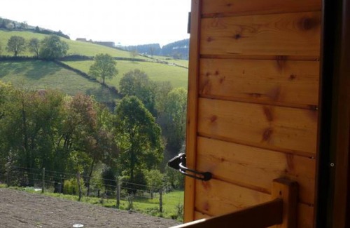 Saint-Cyr-de-Valorges Cottage | Gite Saint-Cyr-de-Valorges, 4 bedrooms, 8 persons