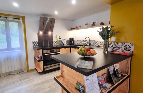 Saint-Just-la-Pendue Cottage | Gite St-Just-la-Pendue, 4 bedrooms, 8 persons