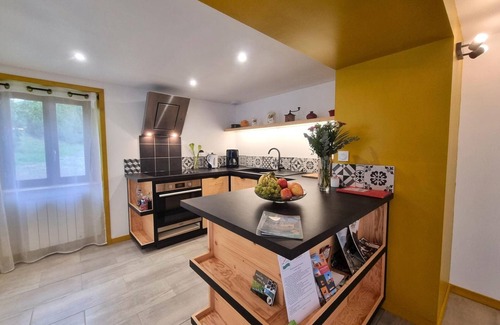 Saint-Just-la-Pendue Cottage | Gite St-Just-la-Pendue, 4 bedrooms, 8 persons