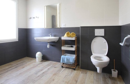 Vesly Cottage | Gite Vesly, 7 bedrooms, 14 persons