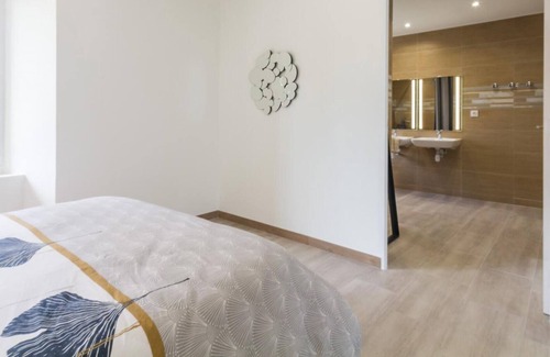 Vesly Cottage | Gite Vesly, 7 bedrooms, 14 persons