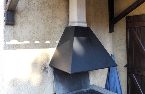 Lagorce Cottage | Gîte with barbecue and enclosed terrace close to shops and rivers