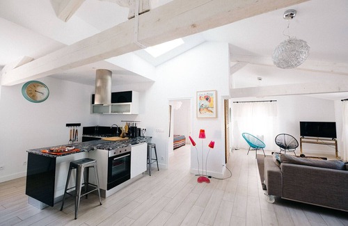 Bessan House | Gite with private heated pool in estate near Cap d'Agde