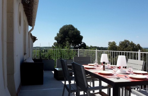 Bessan House | Gite with private heated pool in estate near Cap d'Agde