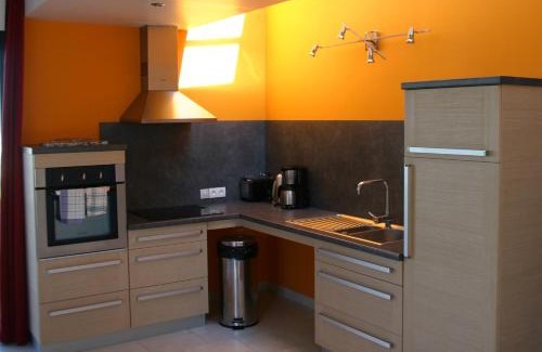 Asnelles Apartment | Gites "Bord de Mer" PMR ou "Arromanches" 2 chambres en FRONT DE MER à Asnelles , 3km d'Arromanches, 10km de Bayeux