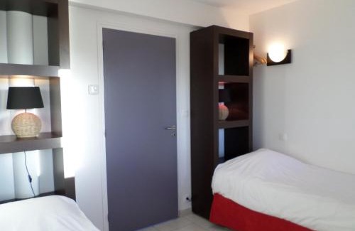 Asnelles Apartment | Gites "Bord de Mer" PMR ou "Arromanches" 2 chambres en FRONT DE MER à Asnelles , 3km d'Arromanches, 10km de Bayeux