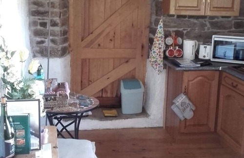 Camors Cottage | Gites de Camors - Wren's Nest Sleeps 2 (1 Bedroom)