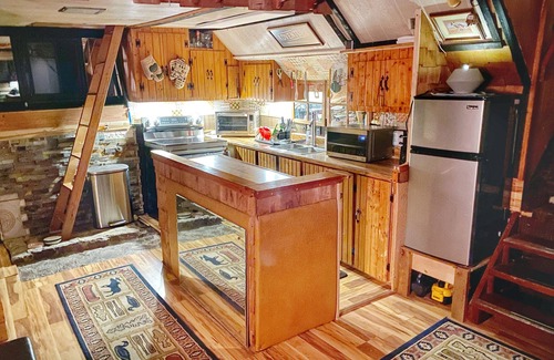 Essex Cabin | Glacier Cliffside Chalet