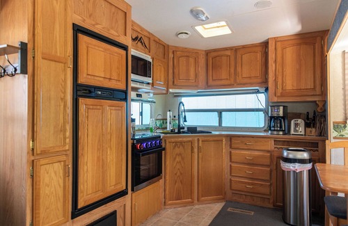 Babb House | Glacier Vista - 30’ Glamping Trailer near Glacier Park. Paradise in the forest.