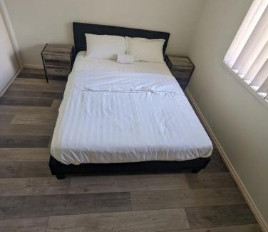 New Auckland House | Gladstone Entire House 4 Beds 2 Baths Air-conditioned in City