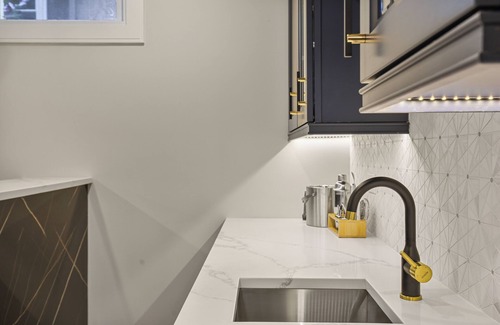 Wheaton House | Glamorous Stay in this 3 BR + 3BA House w/Bar and Home Sauna!