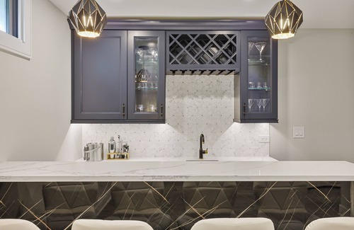 Wheaton House | Glamorous Stay in this 3 BR + 3BA House w/Bar and Home Sauna!