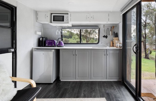 Strath Creek House | Glamper Lade @ The Village Green