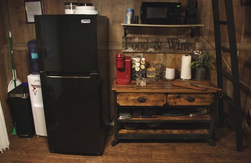 Scraper Cabin | Glamping Family Cabin - floating/fishing/golfing Illinois River near Tahlequah