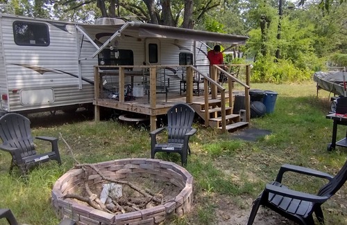 Wills Point RV Rental | Glamping, Fire pits, grills and Lakes.