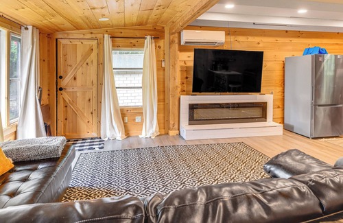 Franklin Cabin | Glamping Getaway at Lake Carmi Cabin!