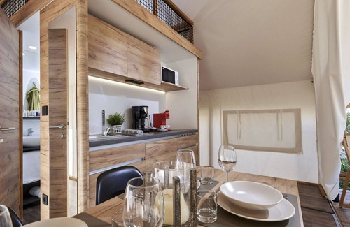 Mol House | Glampingtent Kiezel Lodge 4 by Interhome