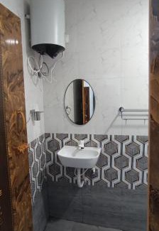 Valparai Bed & Breakfast | Glasshouse Retreat by The Jungle stay groups