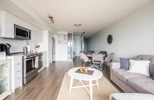 CityPlace Condo | GLOBALSTAY. Bird's eye view of the lake 1bd+den in Downtown