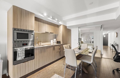 Bay Cloverhill Condo | GLOBALSTAY. Modern 1Bd+Den in The Heart of Toronto