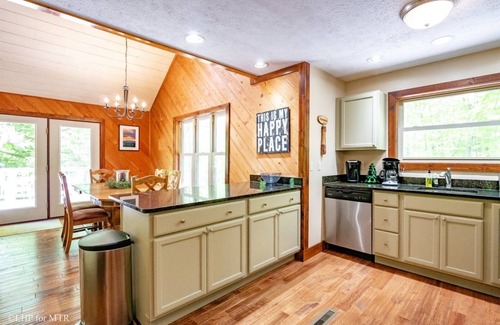 Old Timberline House | Gnarnia - 434 Cabin Mountain RoadnnGnarnia - Air Conditioning, Lake Access, Fire Pit, Hot Tub