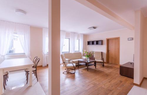 Murowana Goslina Hotel | Gościniec Kasztel u Gostla