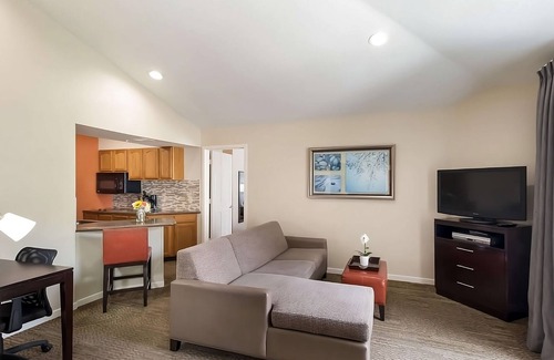 Torrance Resort | Go for a Splash on Torrance Beach! Full Kitchen, Free Breakfast, Pets Allowed!