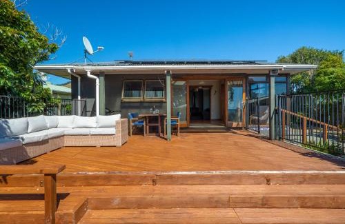 Pakawau House | Godwit Cottage - Pākawau Beachfront Holiday Home
