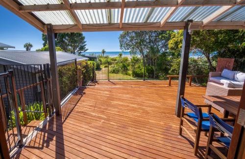 Pakawau House | Godwit Cottage - Pākawau Beachfront Holiday Home